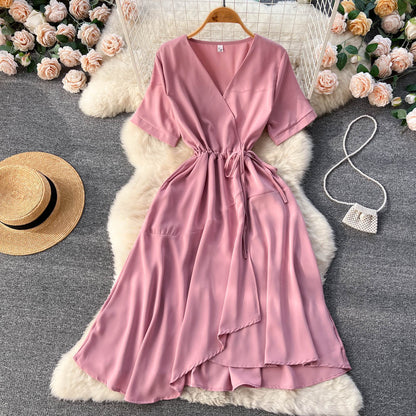 Reizendes kurzes V-Ausschnitt-Kleid, A-Linien-Mädchen-Modekleid P276