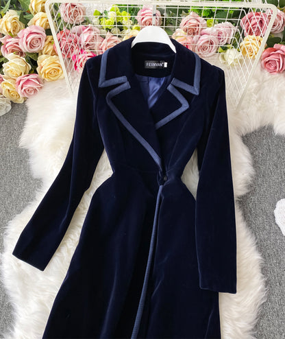 Elegantes Samt-Mantelkleid P300