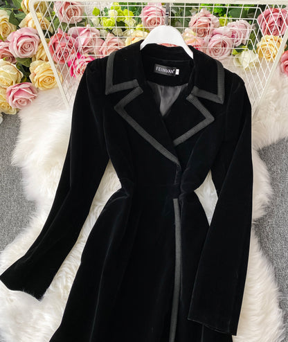 Elegantes Samt-Mantelkleid P300