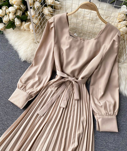 Einfaches A-Linien-Kleid mit langen Ärmeln P294