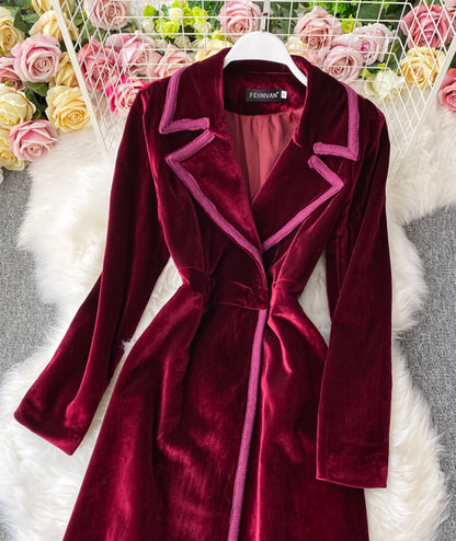 Elegantes Samt-Mantelkleid P300