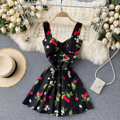 Süßes Damenkleid mit Spaghettiträgern und Blumenmuster P145
