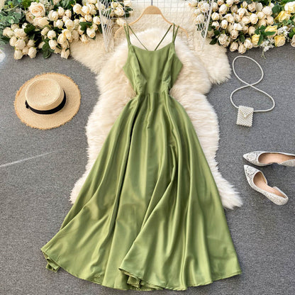 Einfaches, rückenfreies, kurzes Sommerkleid für Damen P121