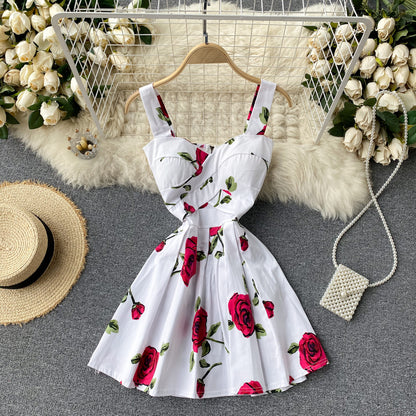 Süßes Damenkleid mit Spaghettiträgern und Blumenmuster P145