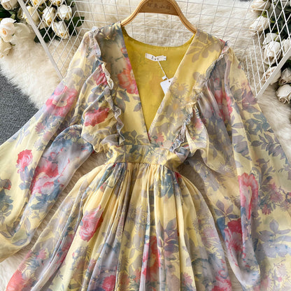 Süßes Damenkleid mit A-Linie, langen Ärmeln und Blumenmuster P099