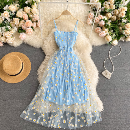 Jolie robe fleurie à fines bretelles pour femme P110