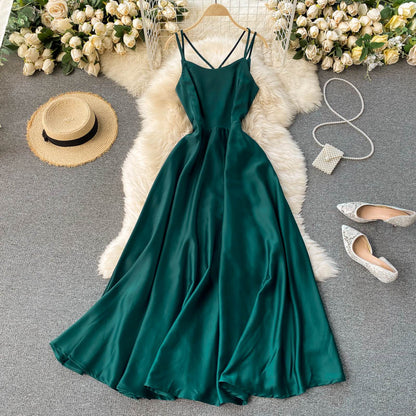 Einfaches, rückenfreies, kurzes Sommerkleid für Damen P121