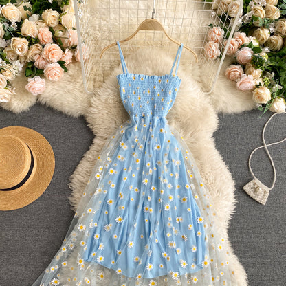 Jolie robe fleurie à fines bretelles pour femme P110