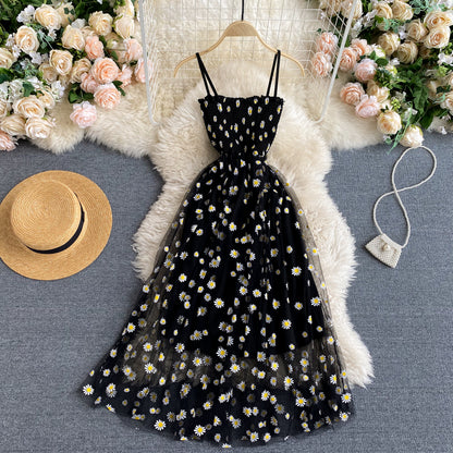 Jolie robe fleurie à fines bretelles pour femme P110