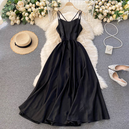 Einfaches, rückenfreies, kurzes Sommerkleid für Damen P121