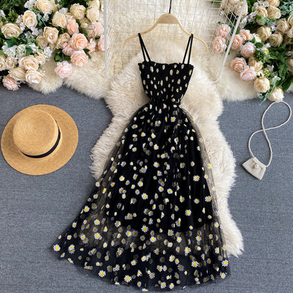 Jolie robe fleurie à fines bretelles pour femme P110