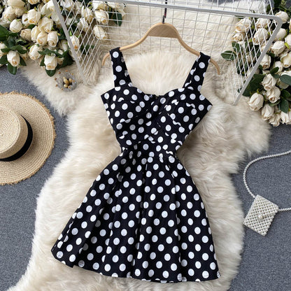 Süßes Damenkleid mit Spaghettiträgern und Blumenmuster P145
