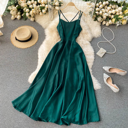 Einfaches, rückenfreies, kurzes Sommerkleid für Damen P121