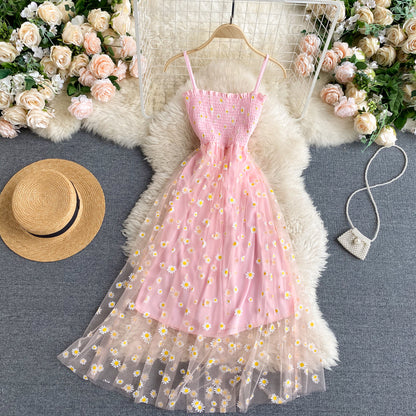 Jolie robe fleurie à fines bretelles pour femme P110