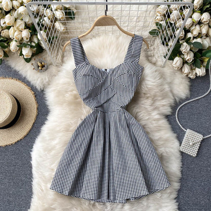Süßes Damenkleid mit Spaghettiträgern und Blumenmuster P145