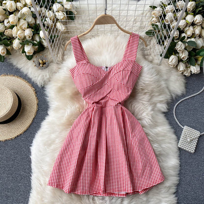 Süßes Damenkleid mit Spaghettiträgern und Blumenmuster P145