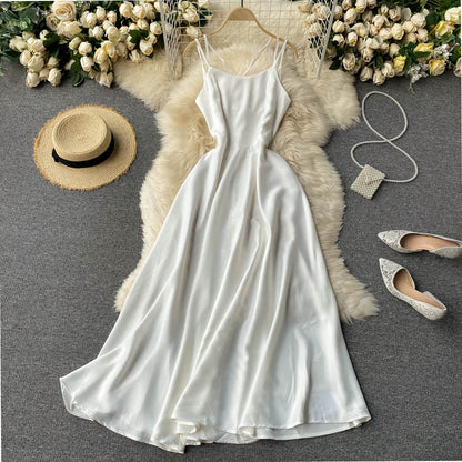 Einfaches, rückenfreies, kurzes Sommerkleid für Damen P121