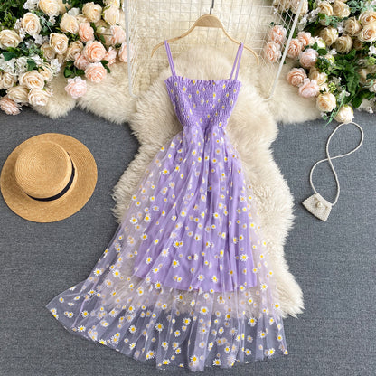 Jolie robe fleurie à fines bretelles pour femme P110