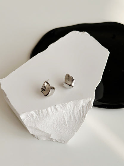 Boucles d'oreilles origami géométriques tridimensionnelles au design simple et unique, boucles d'oreilles de tempérament, boucles d'oreilles haut de gamme, aiguilles en argent e013