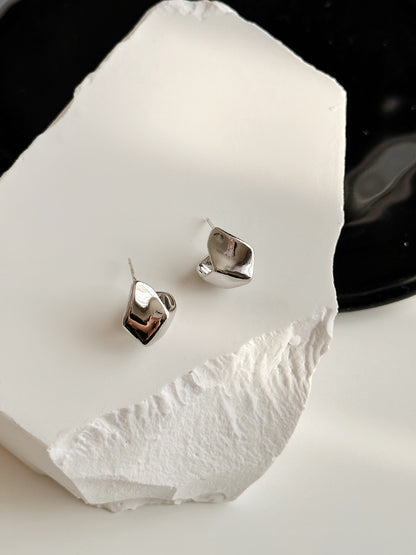 Boucles d'oreilles origami géométriques tridimensionnelles au design simple et unique, boucles d'oreilles de tempérament, boucles d'oreilles haut de gamme, aiguilles en argent e013