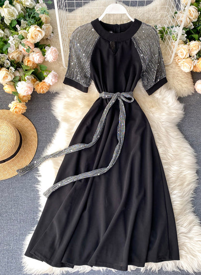 Robe trapèze unique à col rond avec épissure et manches courtes, robe tendance 048