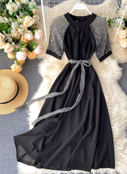 Robe trapèze unique à col rond avec épissure et manches courtes, robe tendance 048
