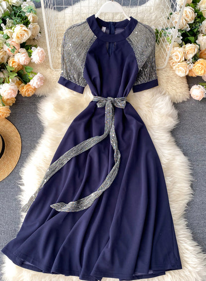 Robe trapèze unique à col rond avec épissure et manches courtes, robe tendance 048
